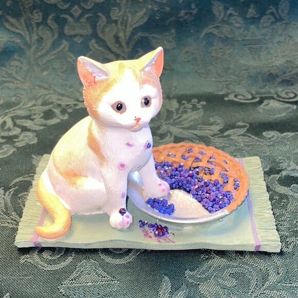 Like New Lenox American by Design "The Blueberry Pie Caper" Cat Figurine - Picture 1 of 9